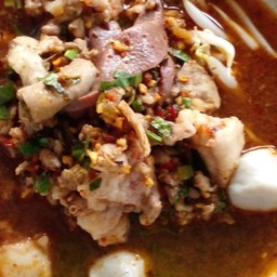 เล็กน้ำตกหมูต้มยำแชบชี๊ด