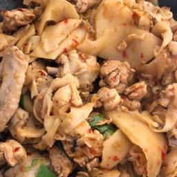 กระเพราไก่หน่อไม้ดอง (กับข้าว)