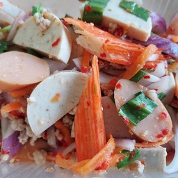 ยำรวมหมูยอไส้กรอกปูอัด