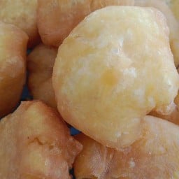 ร้านปาท่องโก๋อร่อย CRA โรงอาหารจุฬาภรณ์  ร้านอยู่ด้านหน้าแถวลานจอดรถ (โรงอาหารCATเก่า )