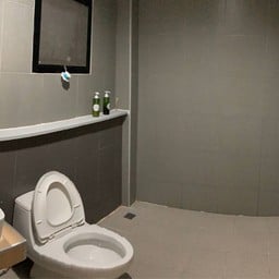 ห้องน้ำกว้างมาก ถึงกับต้องถ่ายพาโนรามา55555