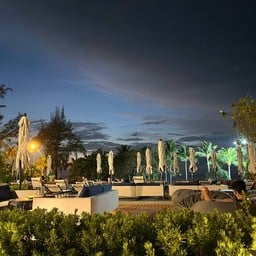 คืนแรกมาหลังพระอาทิตย์ตกดินนิดเดียว ยังพอมีแสงค่ะ