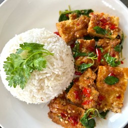 ข้าวราดกะเพราไข่เจียว