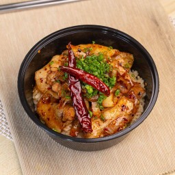 ข้าวหน้าด้งสามชั้นสไปซี่