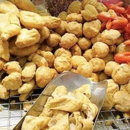 ลูกชิ้นระเบิดร้านน้องนุ๊กกรอบๆเลยจร้าาาา ลูกชิ้นร้านน้องนุ๊กรับกรอบ