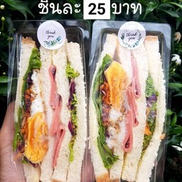 แซนวิชไข่ดาว+ผัก (2 ชิ้น)