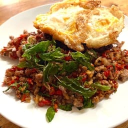 กระเพราหมูสับโบราณ