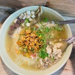 ก๋วยจั๊บรวมไก่