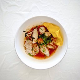 ก๋วยเตี๋ยวลูกชิ้นปลารวมมิตรต้มยำ(สูตรโกวเลี้ยง)