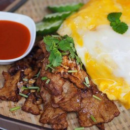 หมูชิ้นทอดกระเทียม ไข่ข้น