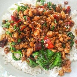 ข้าวกะเพราเนื้อ