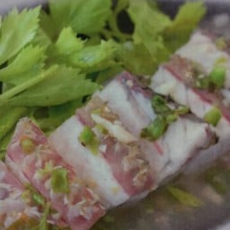 ปลาม้านึ่งมะนาว(เป็นชิ้น)
