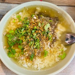 ข้าวต้มน้ำหมูสับผัด