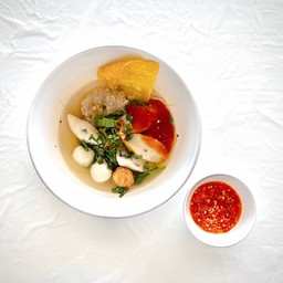 ก๋วยเตี๋ยวลูกชิ้นปลารวมมิตรเย็นตาโฟโบราณ(ไม่ใส่สี)