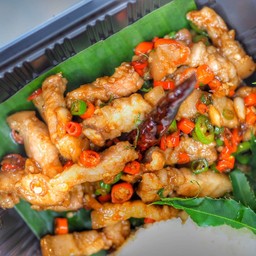 หมูคั่วพริกเกลือราดข้าว