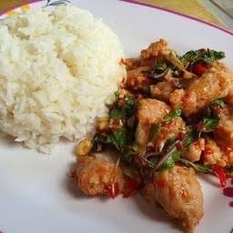 ข้าวกระเพราหมูเด้ง