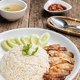 ข้าวไก่ย่างจิ้มแจ่ว