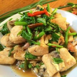 ข้าวปลาดอลลี่ผัดขึ้นฉ่าย