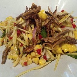 ยำม่วงโพดปลากรอบ