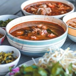 ร้านกันเองขนมจีนบุฟเฟ่ต์อิ่มไม่อั้น