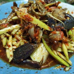 ยำมะม่วงปูเค็ม