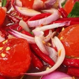 ยำไข่แดง