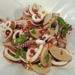ยำปลาหมึก+หมูยอ