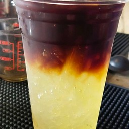 อเมริกาโน่น้ำผึ้งมะนาว อยากได้เข้มๆสั่งแบล็คคอฟฟี่ค่ะ