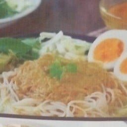 J & B ขนมจีน - อาหารตามสั่ง