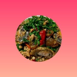 ข้าวราดกะเพราไข่เยี่ยวม้า