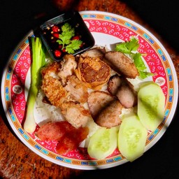 ข้าวหมูแดง+หมูกรอบ