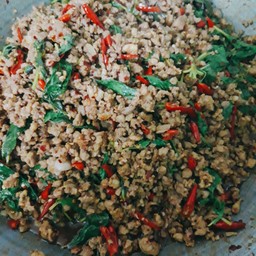 (กับข้าว)กะเพราไก่สูตรโบราณไร้น้ำมัน