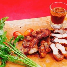 สามชั้นทอดน้ำปลา (กับข้าว)