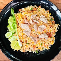 ข้าวผัดปู กระทะเหล็ก