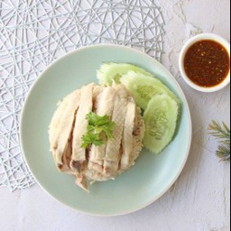 2 แถม 1 ข้าวมันไก่ต้มจัมโบ้ 2 ห่อ แถมฟรี ข้าวมันไก่ทอดจัมโบ้ 1 ห่อ