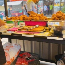 ไก่ยำแซ่บ ซอยธนสิทธิ์ By พ่อไออุ่น
