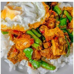 กระเพราแซ่บแห้ง