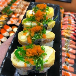 Sweet Egg Sushi with Salad + Spicy Seaweed with Salmon Roe