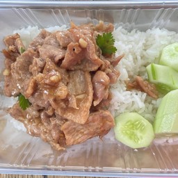 หมูกระเทียมราดข้าว
