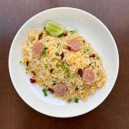 ข้าวผัดแหนมพริกแห้ง