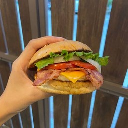 เบอร์เกอร์ไข่ ชีส เบคอน (Egg burger)
