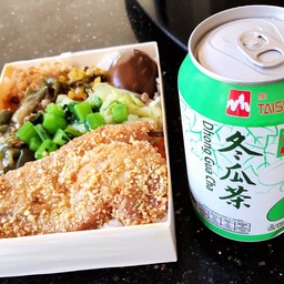ข้าวกล่องสเต็กหมู + น้ำฟัก