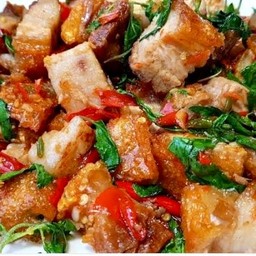 ผัดกะเพราหมูกรอบ