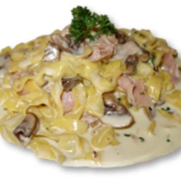 ฟูซิลี่แฮมเห็ดครีมซอส (Fusilli Alfredo)
