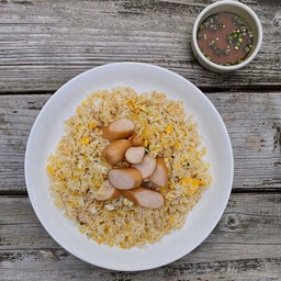 ข้าวผัดไส้กรอก