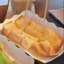 ขนมปังปิ้ง เนยนม