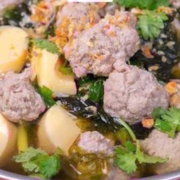 ต้มจืดหมูสับเต้าหู้สาหร่าย