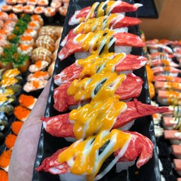 Snow Crab Legs with Salad + Spicy Sauce