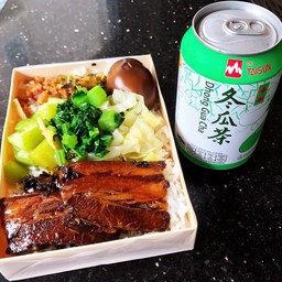 ข้าวกล่องหมูสามชั้น + น้ำฟัก