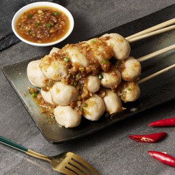 ลูกชิ้นหมูปิ้ง 4 ไม้